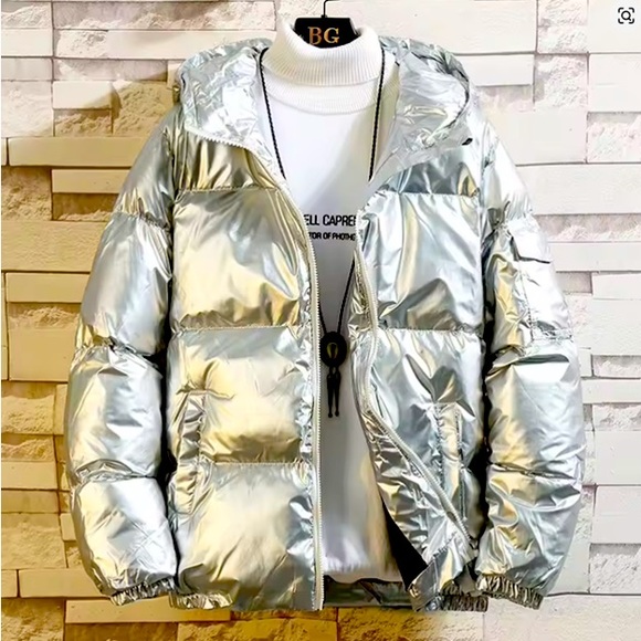 Jackets & Blazers - NWOT Silver Quilted Puffer Jacket with Hood Winter Coat Metallic